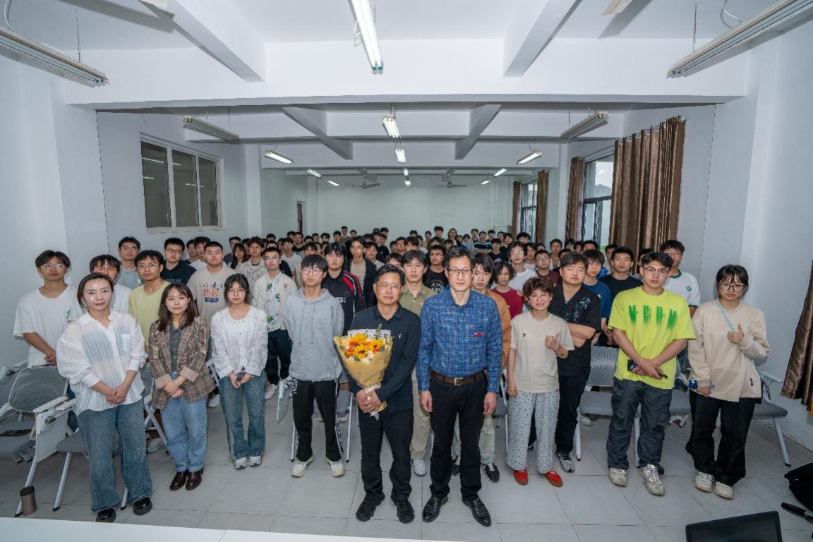 「万象之美·美在身边」九江学院美育流动课堂——《当艺术遇见AI》走进计算机与大数据科学学院